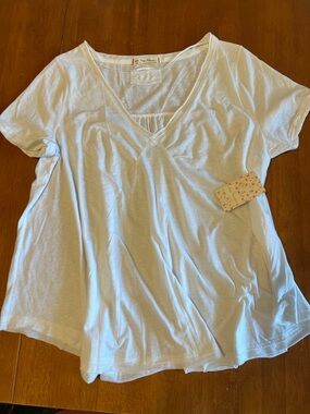Free People White V-Neck Short Sleeve Tee